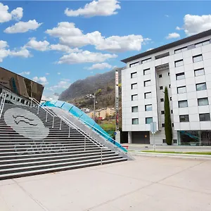 מלון Yomo Mola Park ****